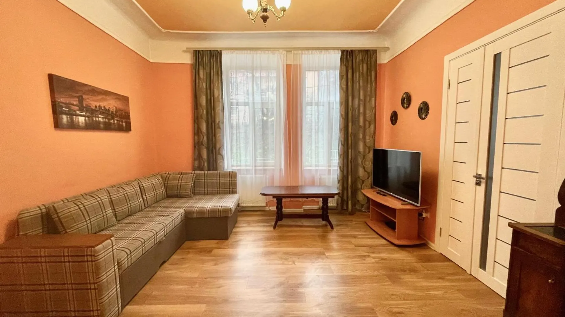 Двохкімнатні Сімейні Апартаменти В Історичному Центрі Lviv